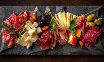 М'ясні снеки та делікатеси: все про джерки, кабаноси та секрети вибору